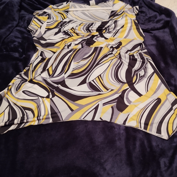 Cute Handkerchief Blouse - Picture 3 of 6